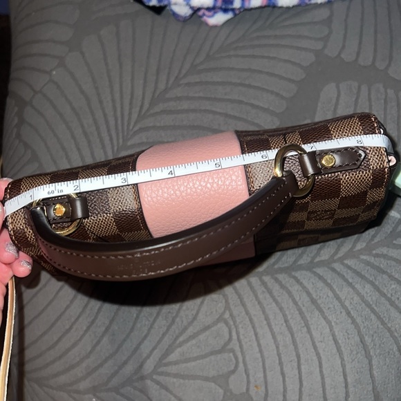 Louis Vuitton purse - Picture 15 of 16